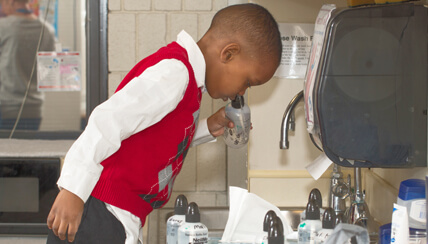 Child performing nasal rinse for pediatric allergies