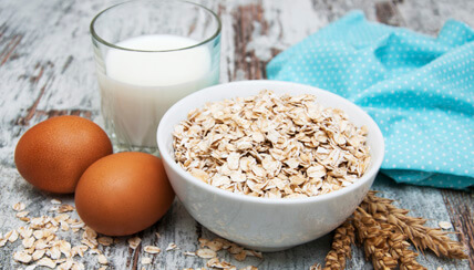 Healthy breakfast of oats, fruits, and milk